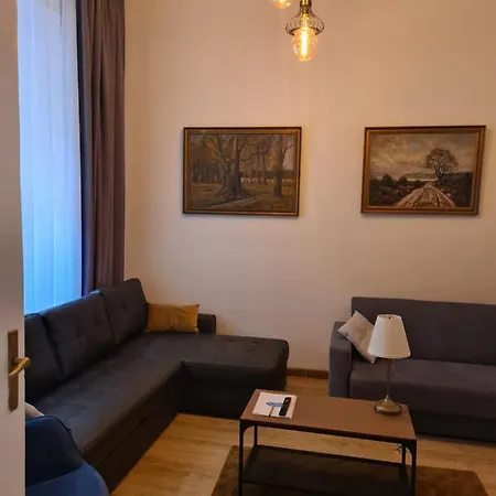 Amber 11 Apartment *